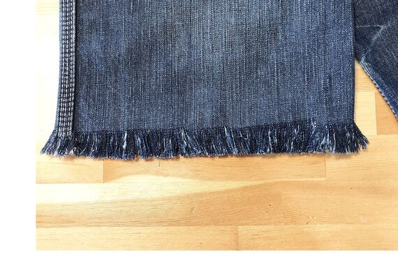 山口県光市にある服のお直し屋さんMarisではデニムの裾上げ加工を行っております。